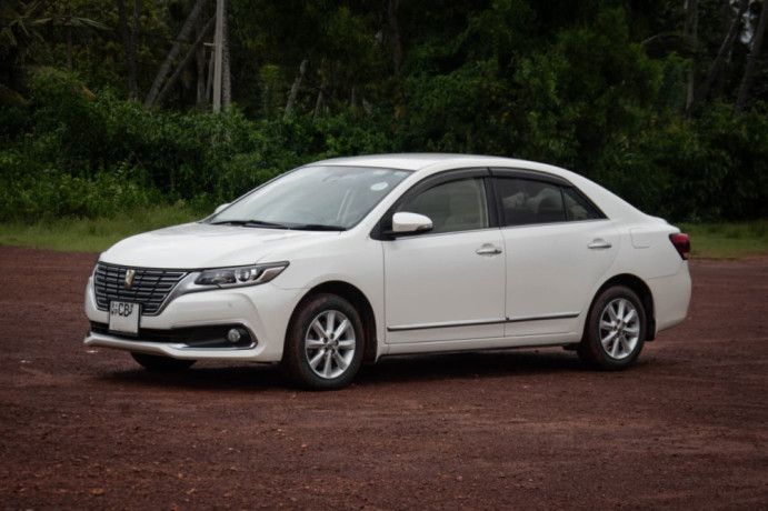 toyota-premio-big-2